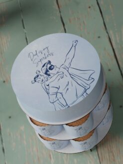 ZAG00071F.celebration.cake.and.cupcake.Fatherhood.series0000.top